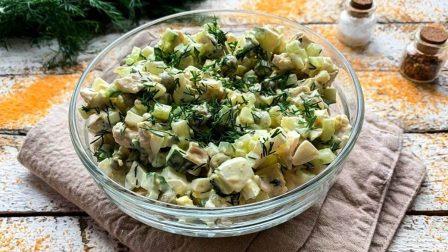 Салат с конопляной заправкой