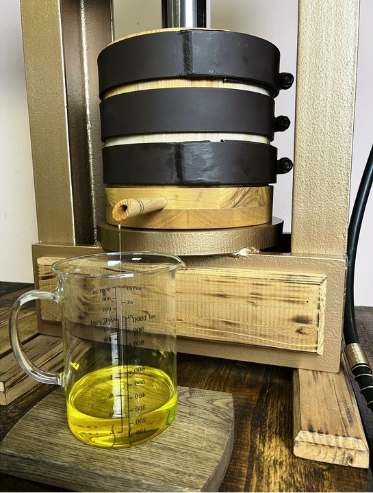 Маслопрес із бочкою