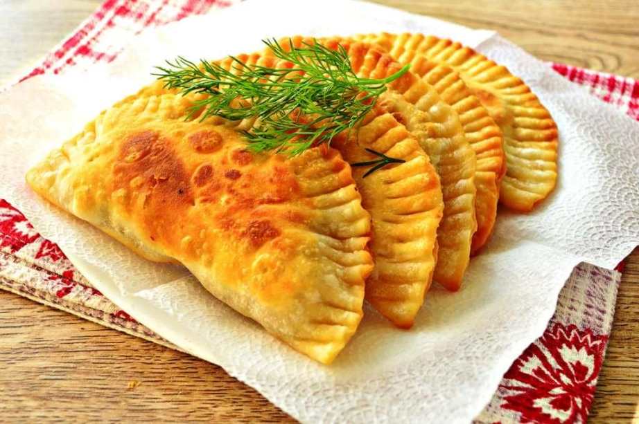 Чебуреки на гарячій рижієвій олії