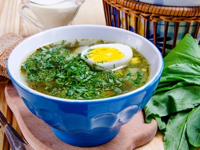 Зеленый борщ на рыжиковом масле