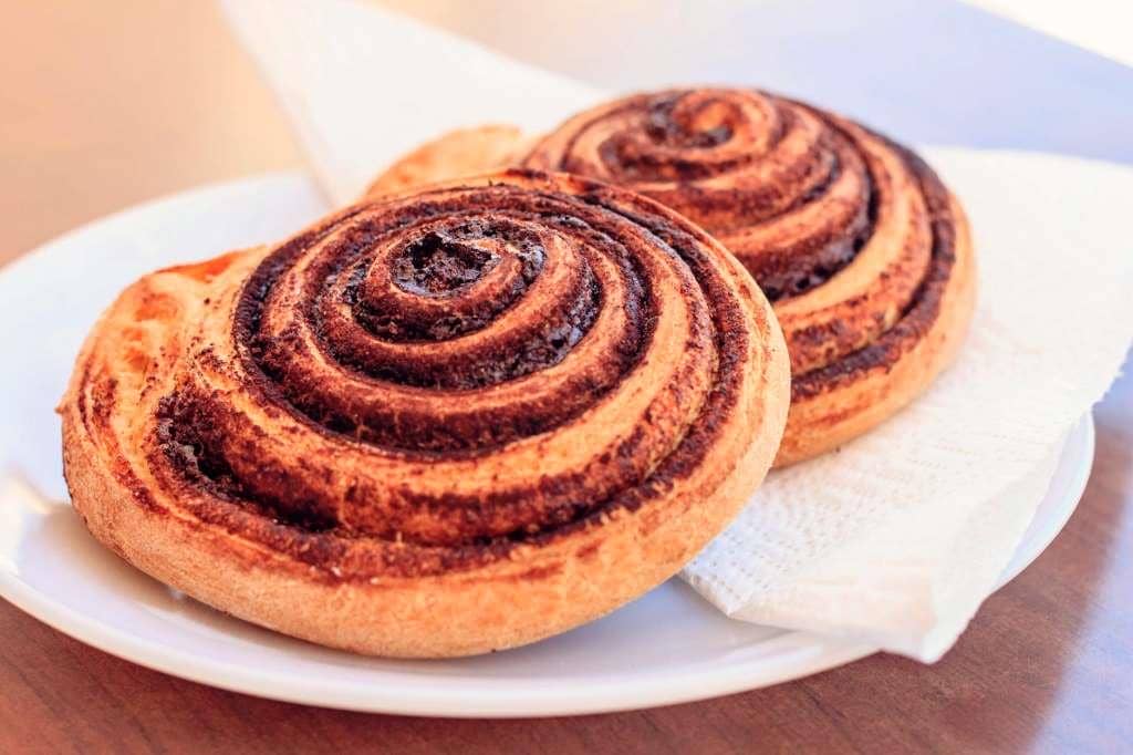 Улитки с корицей и маслом абрикосовых косточек