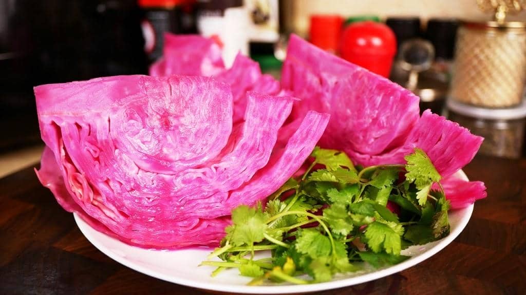 Капуста маринованная со свеклой и рыжиковым маслом