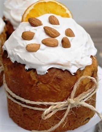 Кулич с миндальными орехами