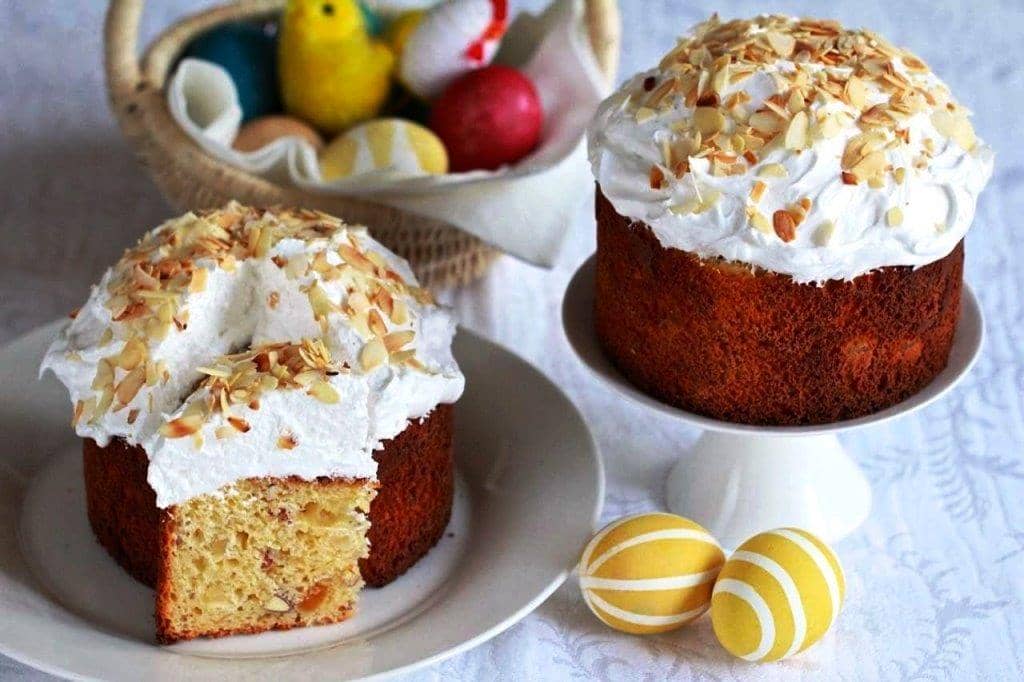 Паска з мигдальними горіхами й маком