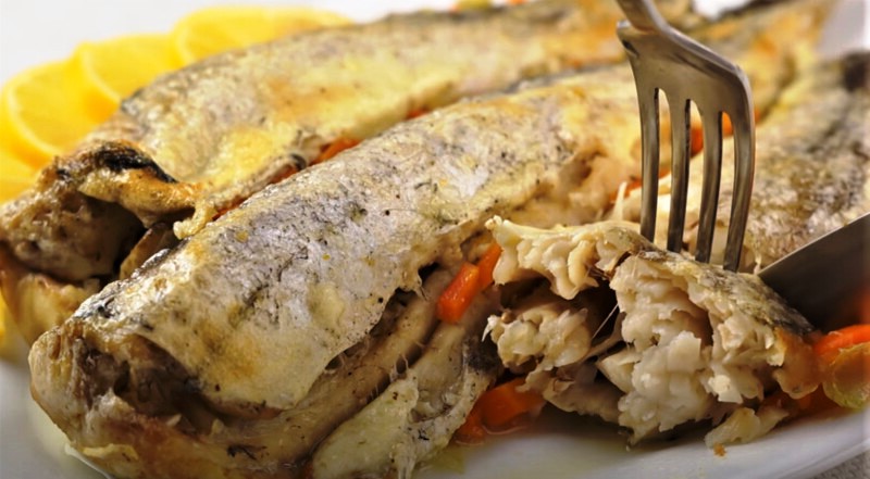 Хек запеченный с ореховым маслом