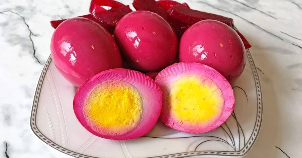 Маринованные яйца со свеклой