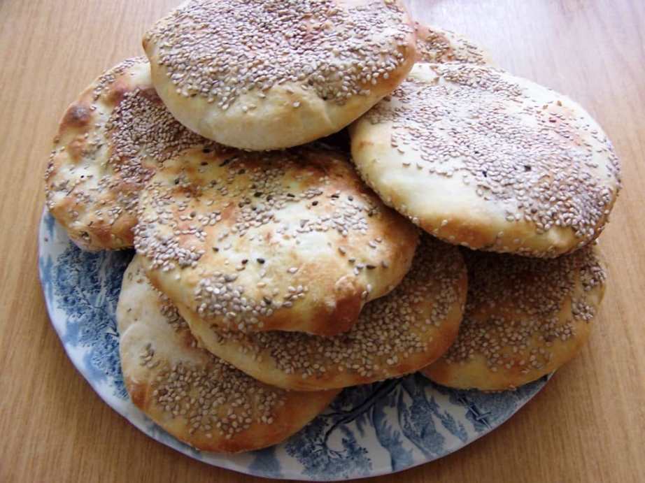 Пита с кунжутом