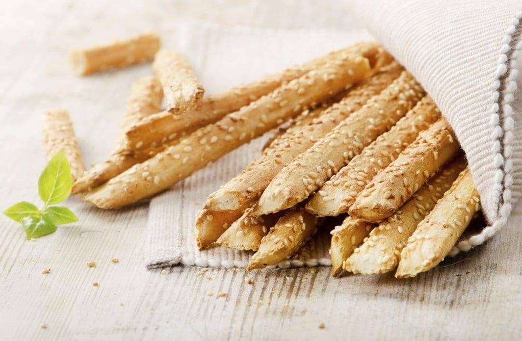 Хлібні палички з кунжутом