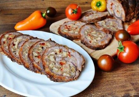 Рулет с мясом и арахисом 