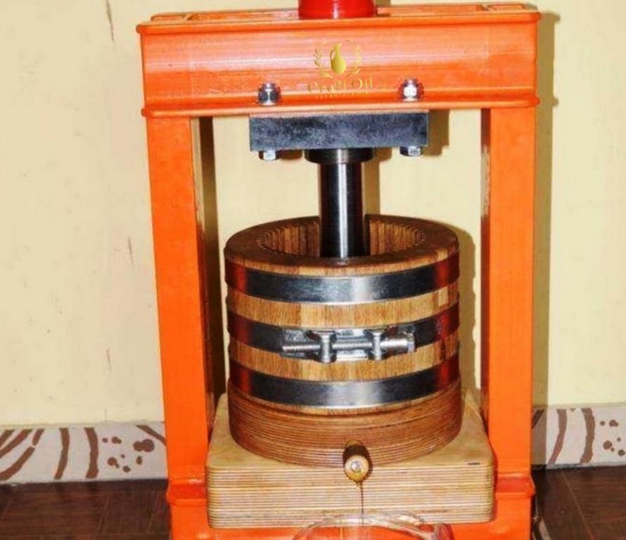 Advantages of home oil-making