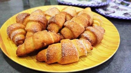 Рогалики на борошні кунжуту