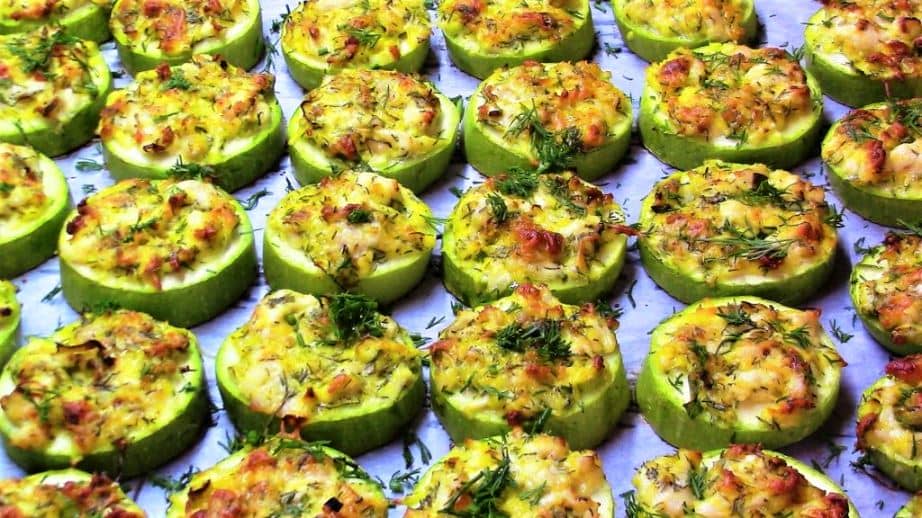 Запеченные кабачки с сыром и кунжутом