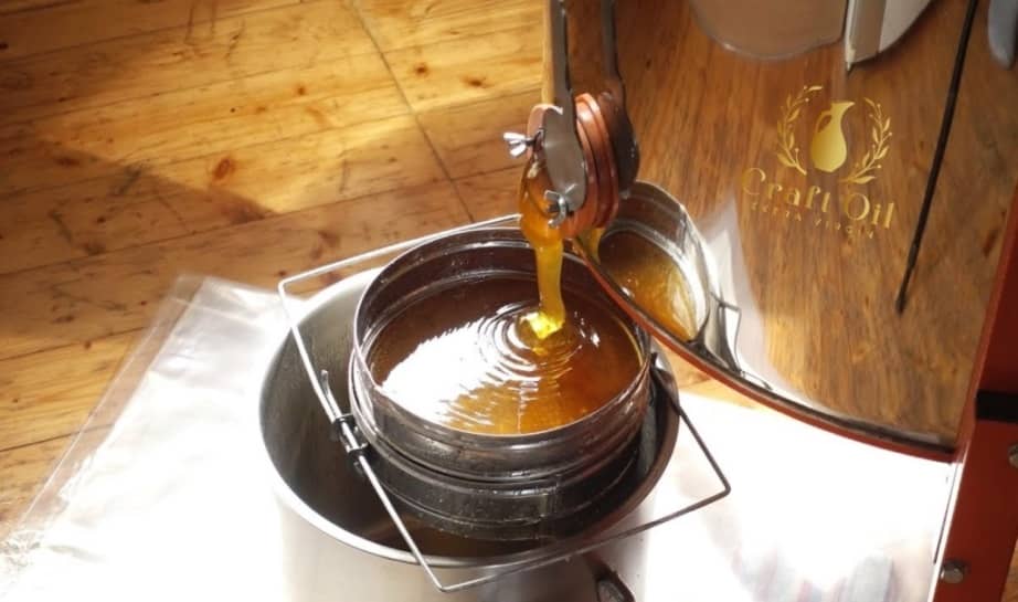 Honey extractor maintenance