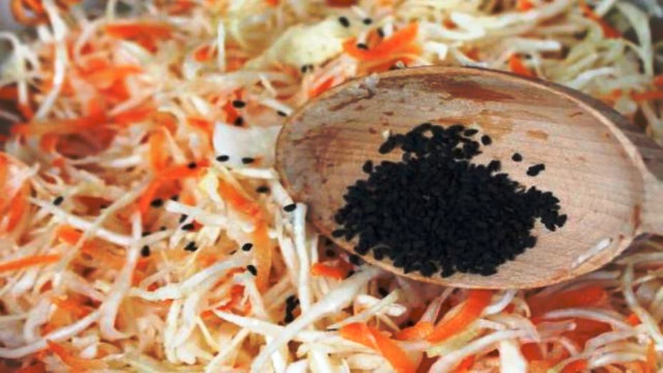 Fermented cabbage with black cumin