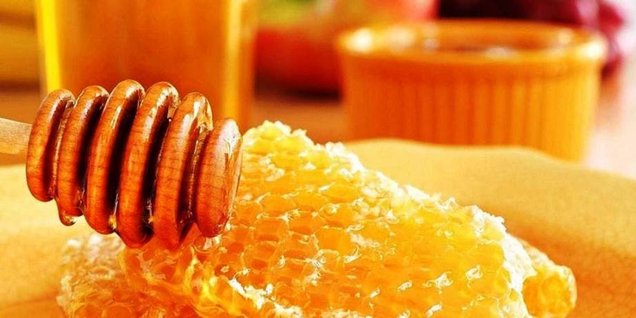How to clean honey from wax impurities