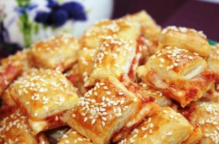 Слойки з кунжутом
