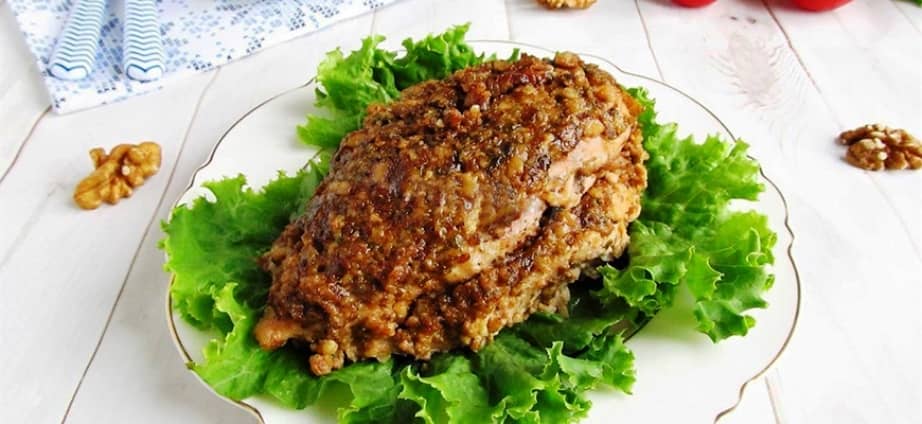 Свинина запеченная с грецкими орехами