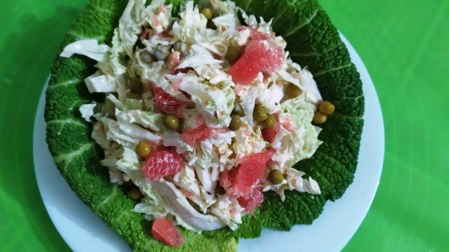 Chinese cabbage and grapefruit salad
